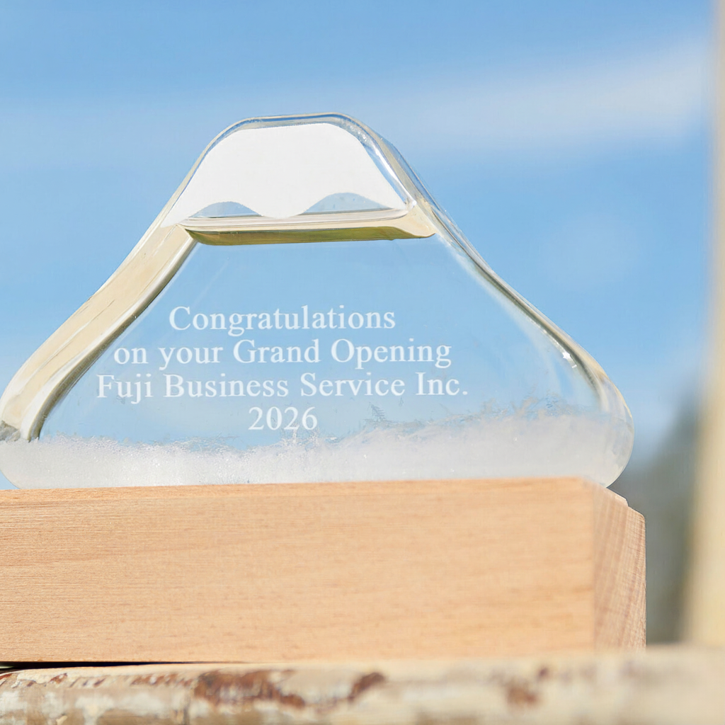 幹事さん必見！新年会を盛り上げるコツは？オリジナルデザインの記念品や景品選びと、会社ロゴで作る創立記念ギフトや表彰トロフィーのアイディア