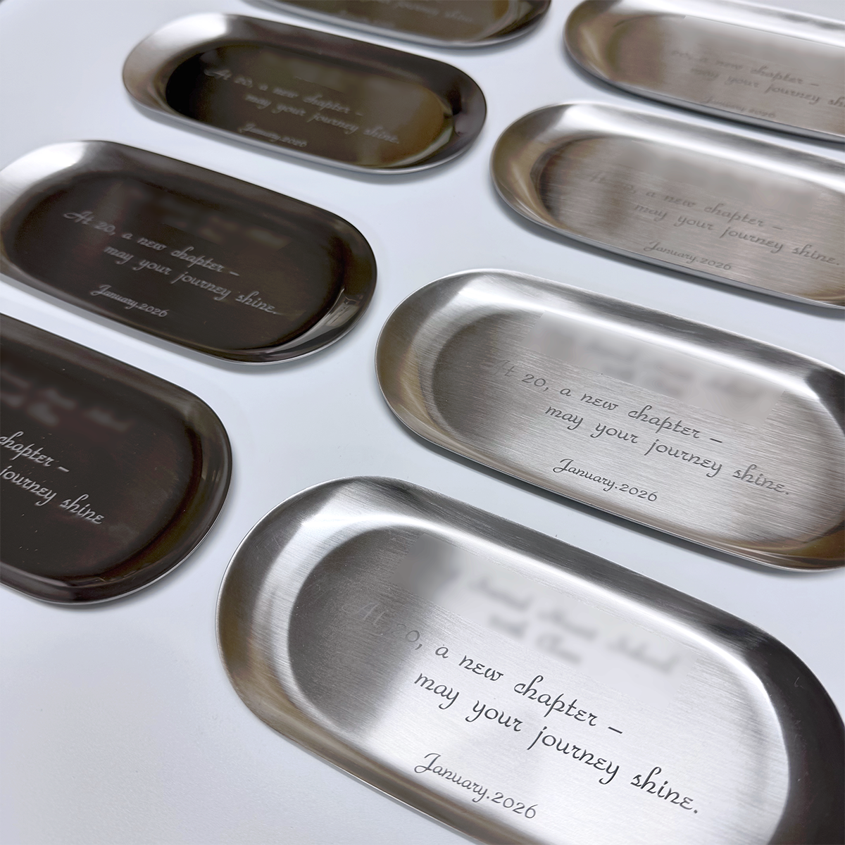 小ロットから大量注文まで対応！学校・法人の記念品やノベルティグッズはロゴ・デザイン持ち込みも相談OK！—オリジナル「ステンレスキャッシュトレイ」ができるまで—