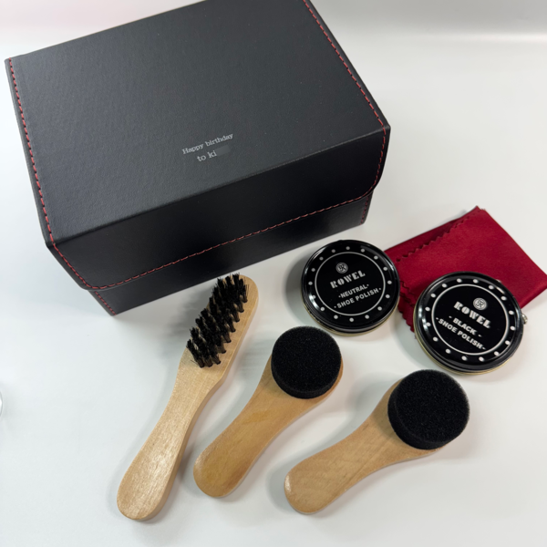 祝·步入成年！致禮20歲成人紀念。用展現紳士品格的“擦鞋護理套裝”提升自我，用“悅享泡沫的定製酒杯”舉杯歡慶！