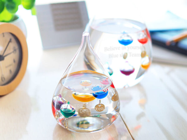 冬季嚴選定製禮：讓寒冷也變成一種期待！用夢幻的伽利略溫度計與柔軟的毛毯，送上這份極致的“溫暖”