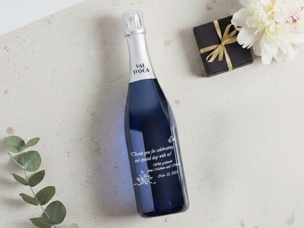 適合送給愛喝酒的妻子女友的白色情人節回禮：起泡酒、以及提供刻字圖服務的龍峽梅酒與高跟鞋利口酒