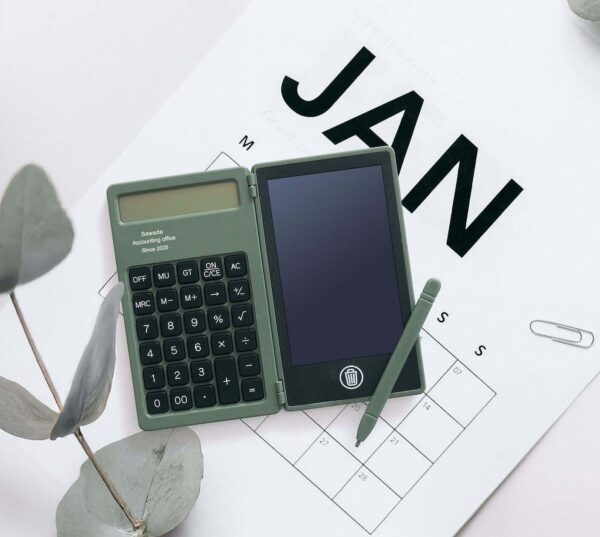 新年度の準備に選びたい、名前入りプレゼント。入学や就職のお祝いにデスク周りを彩る実用的な名入れステーショナリー。