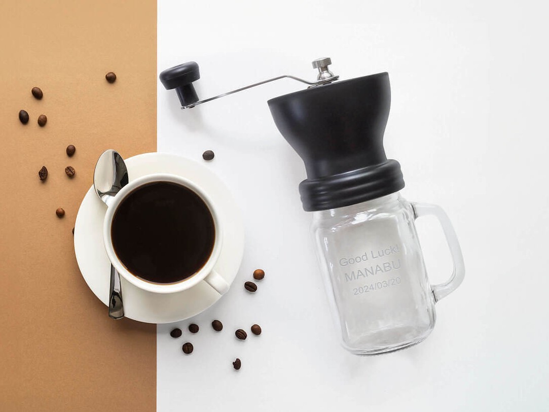お家カフェを格上げする名入れコーヒーミルジャー。挽いた豆をそのまま保存できる実用的でおしゃれな引越祝いギフト