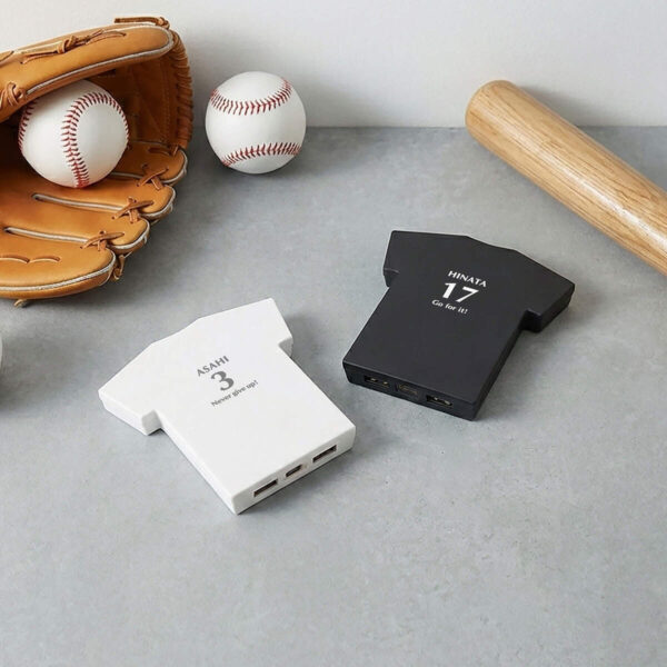 秋のスポーツの日に贈る名入れギフト「モバイルチャージャーＴシャツ」と「メタルハンドルサーモボトル」で応援の気持ちを届けよう