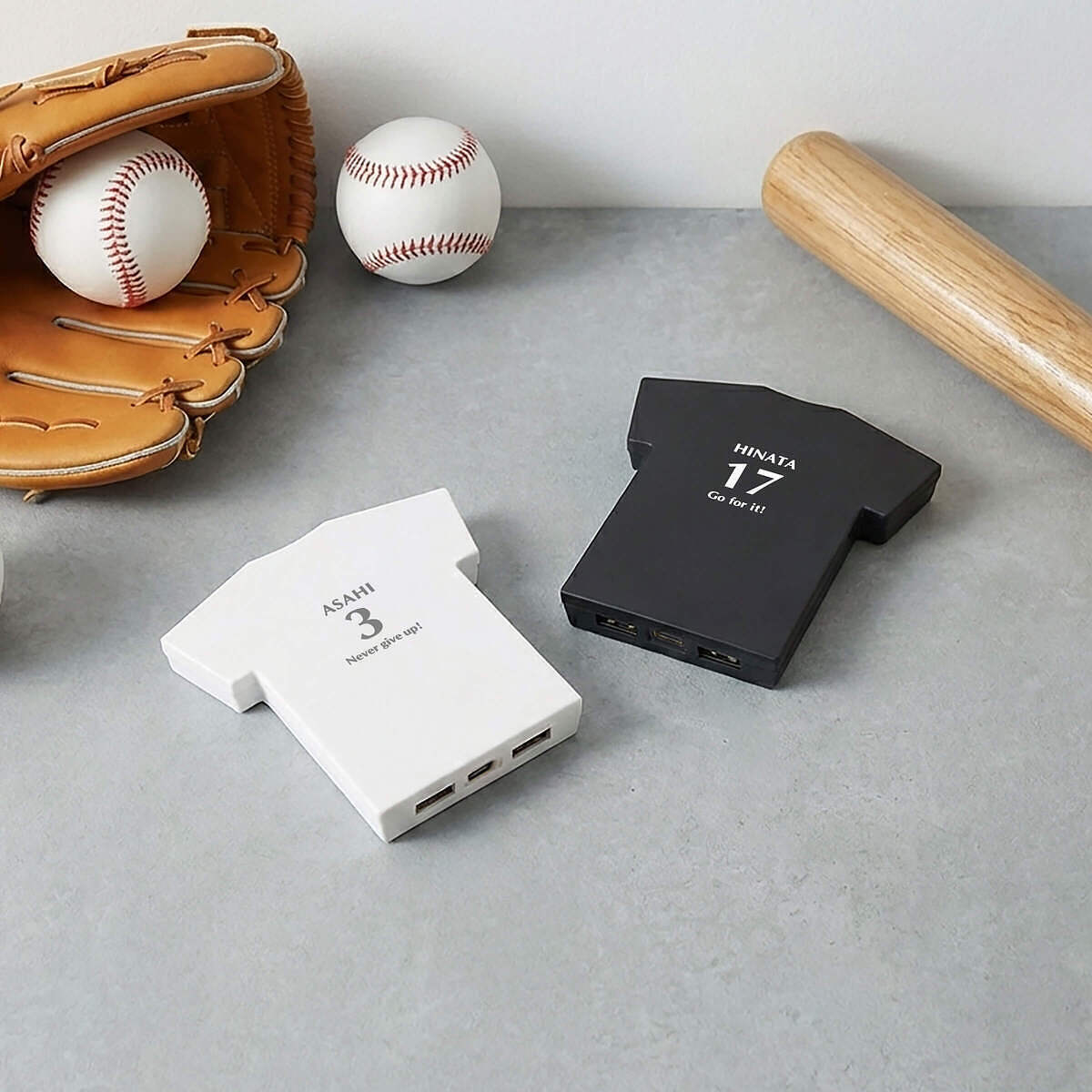 秋のスポーツの日に贈る名入れギフト「モバイルチャージャーＴシャツ」と「メタルハンドルサーモボトル」で応援の気持ちを届けよう