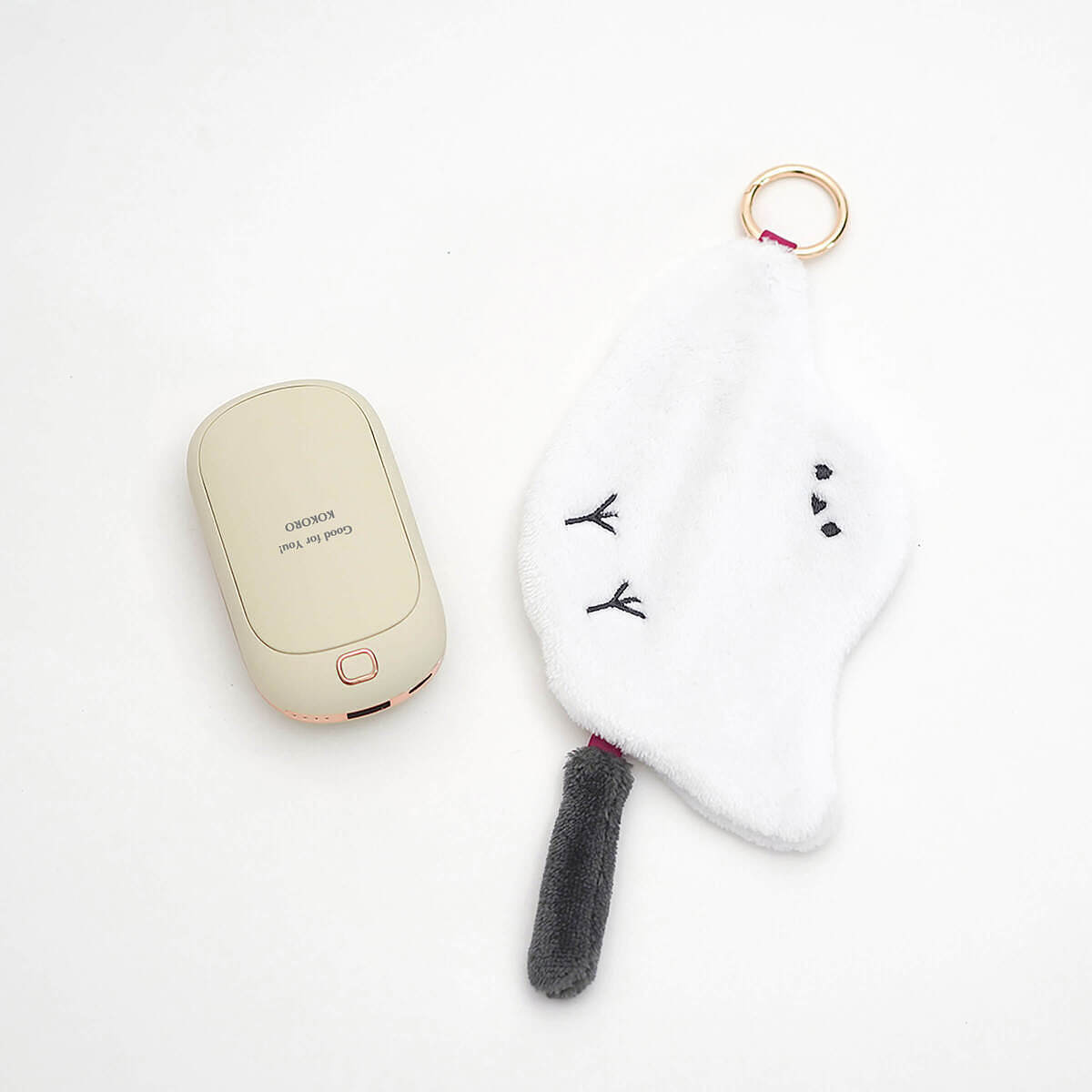 繰り返し何度も使える実用的な「どうぶつエコカイロ しまえなが」の本体。肌寒い秋から冬にかけて、心と手を優しく温めるトレンドを意識したプレゼントに最適です。